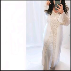 Woman's White Elegant Jalabiya Abaya